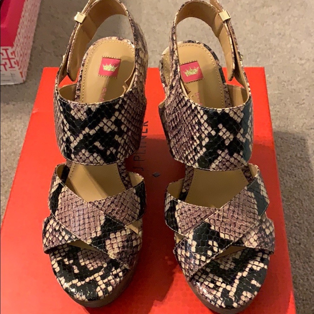 Elaine Turner Wedges